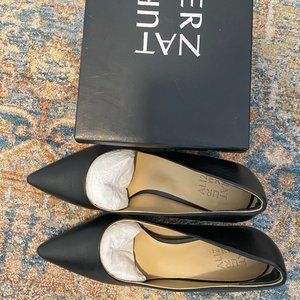 50% Savings! Naturalizer Everly Pump, Black Leather, Size 10M